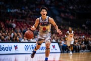 篮球对决精彩回顾：开拓者队胜火箭队，杨瀚森、布克奈特闪耀全场